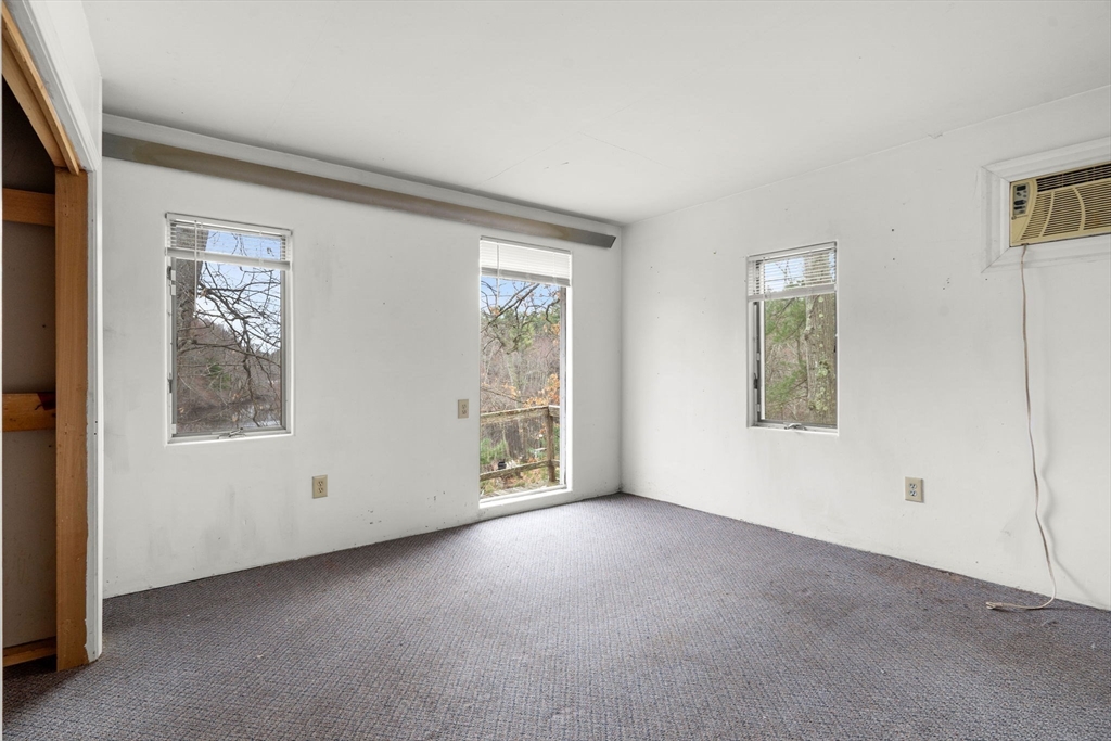 47 Riverside Dr
