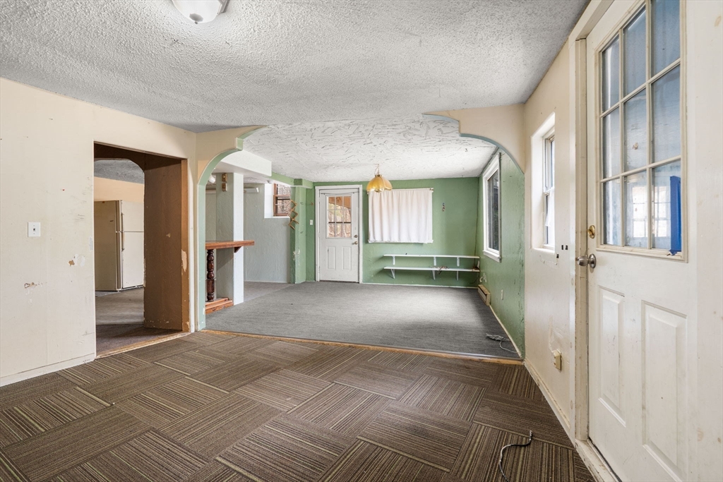 47 Riverside Dr