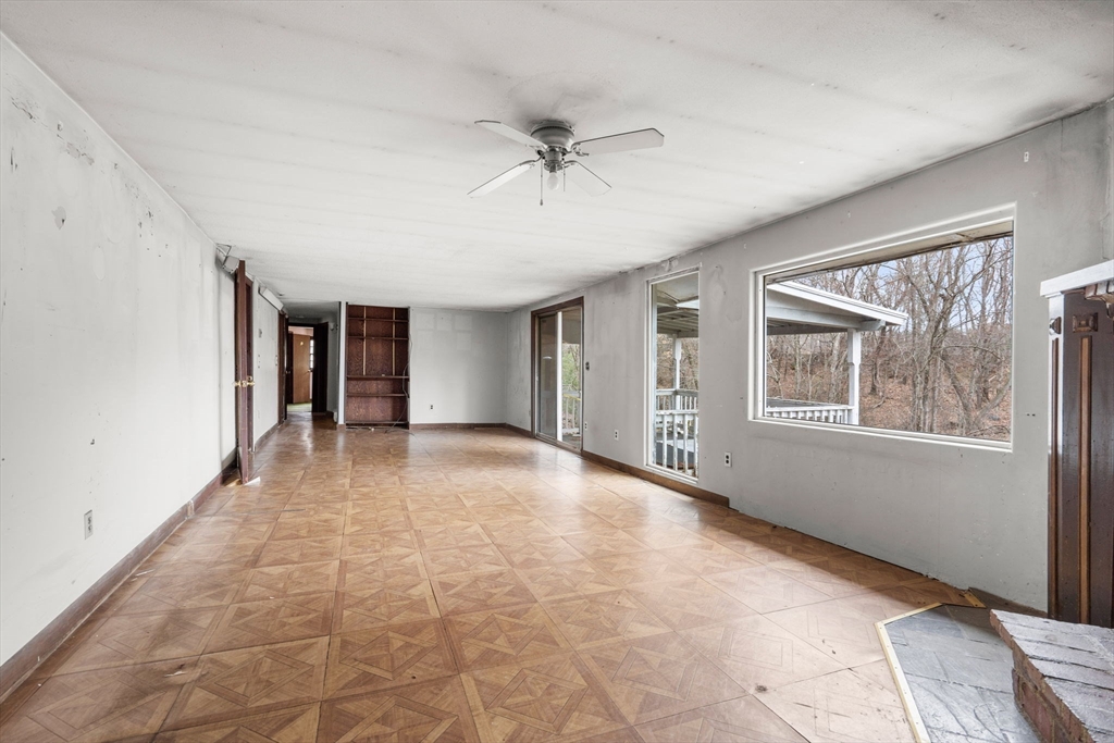 47 Riverside Dr