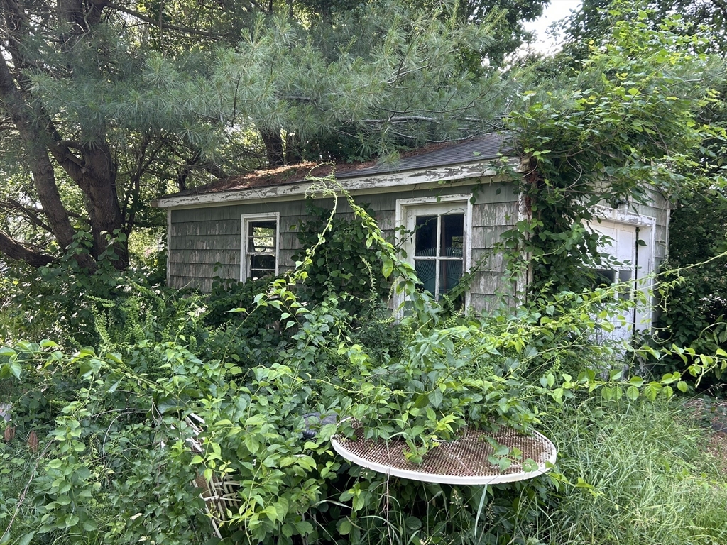 148 Lakeview Ave