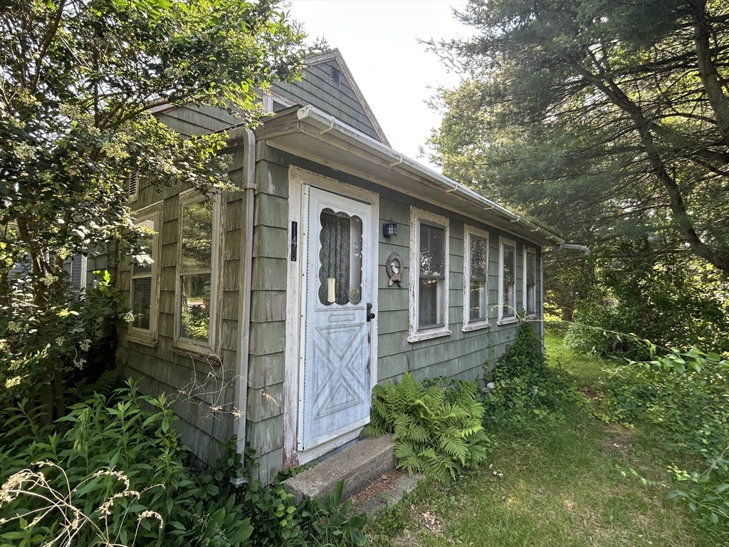 148 Lakeview Ave