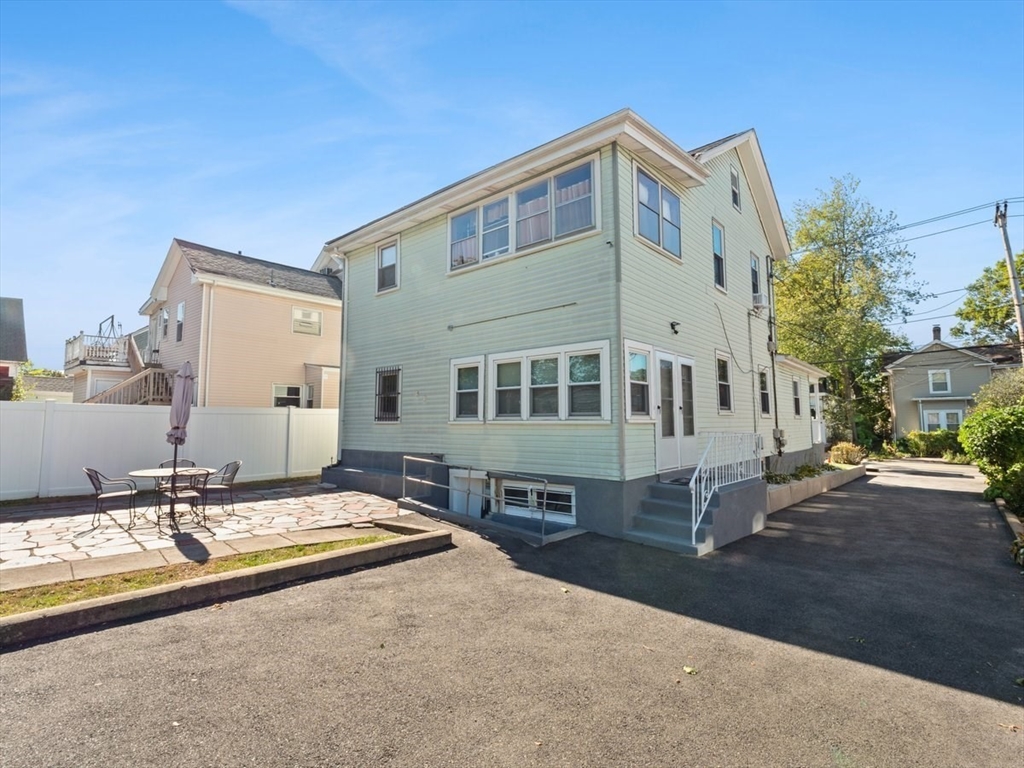 492 Metropolitan Ave
