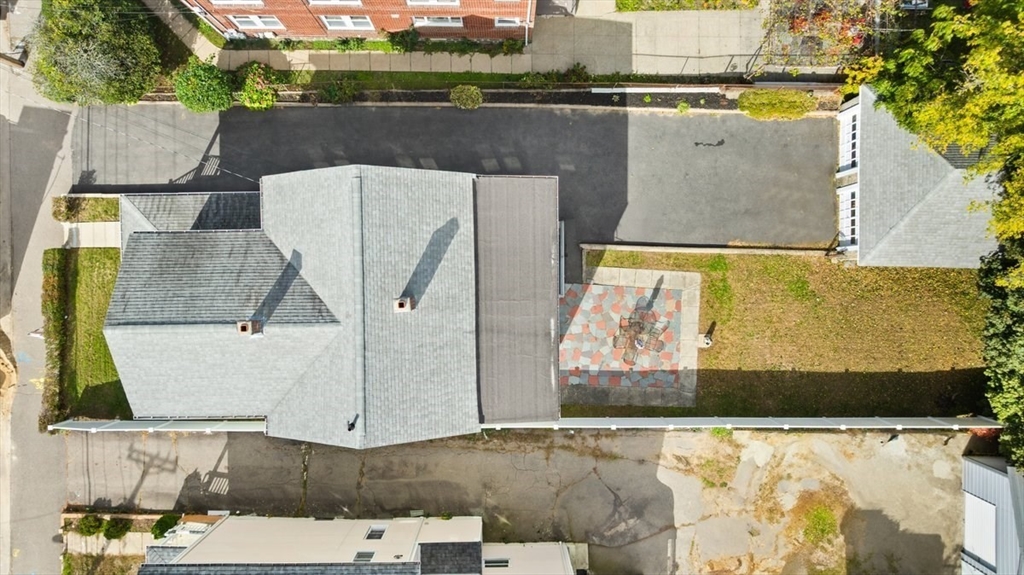 492 Metropolitan Ave