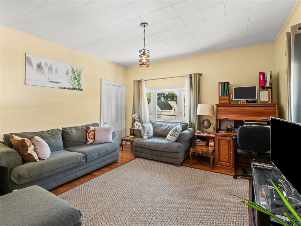 492 Metropolitan Ave