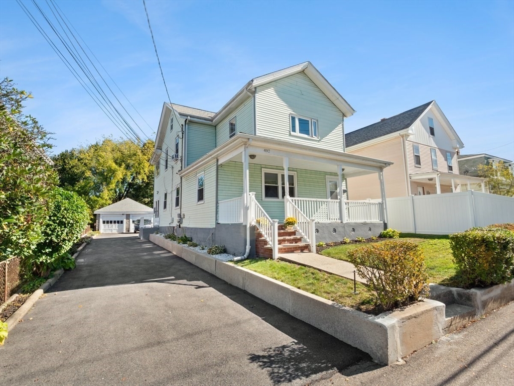492 Metropolitan Ave