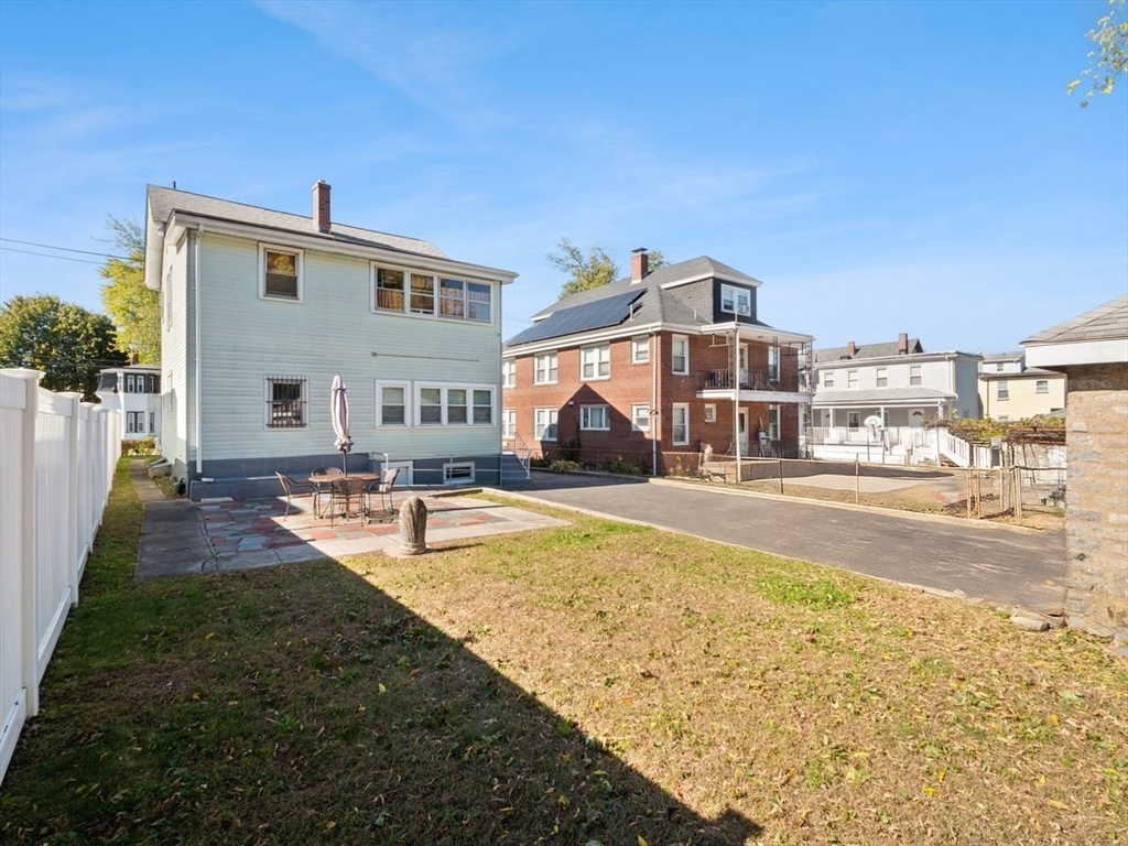 492 Metropolitan Ave