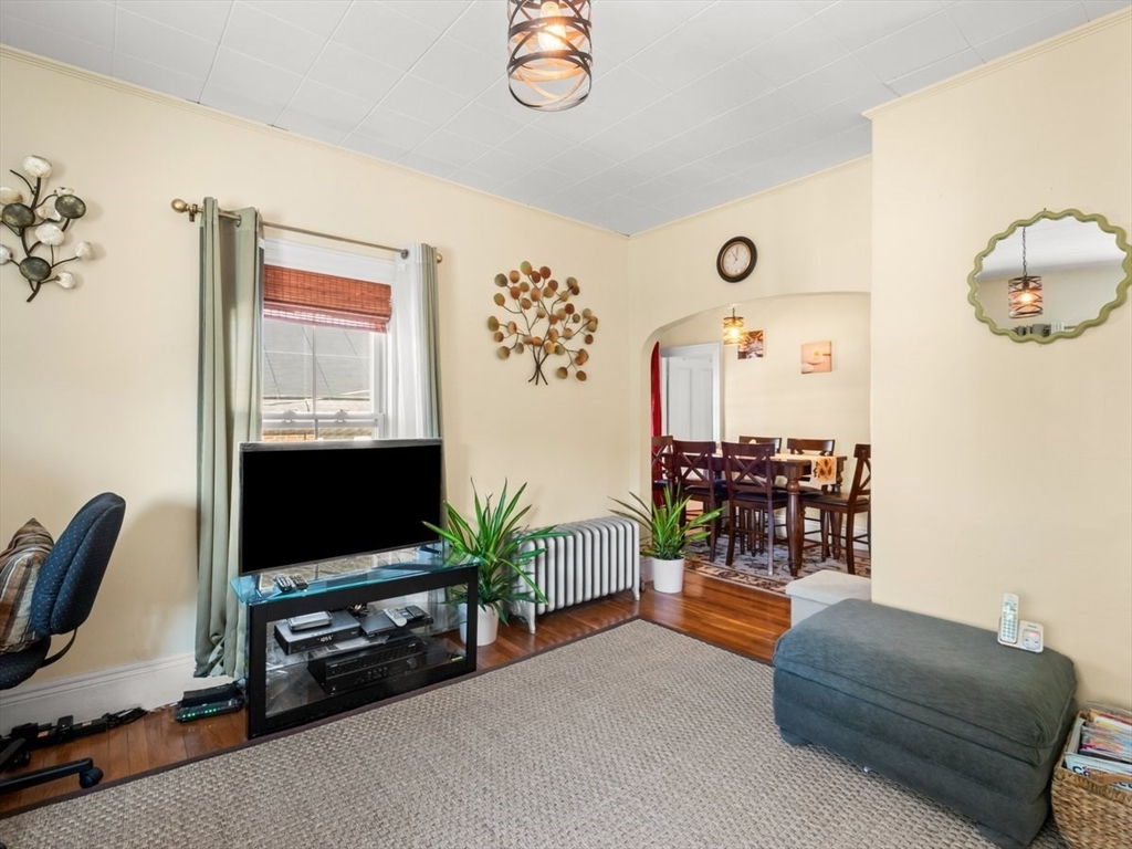 492 Metropolitan Ave