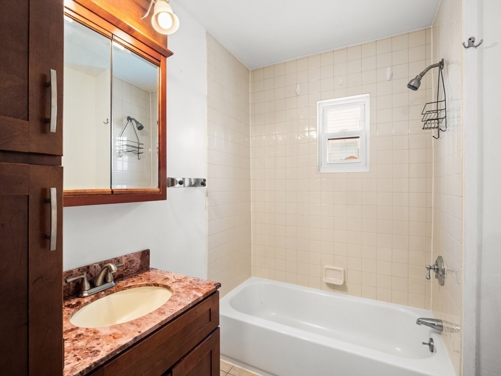 492 Metropolitan Ave