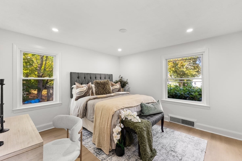 26 Lamb St