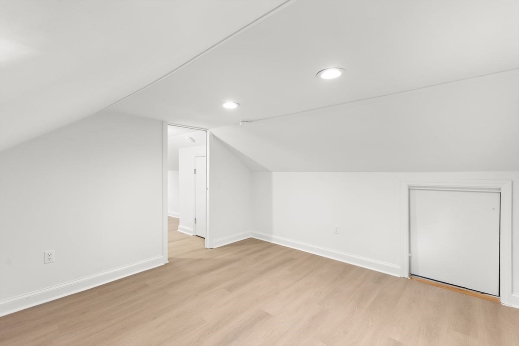 26 Lamb St