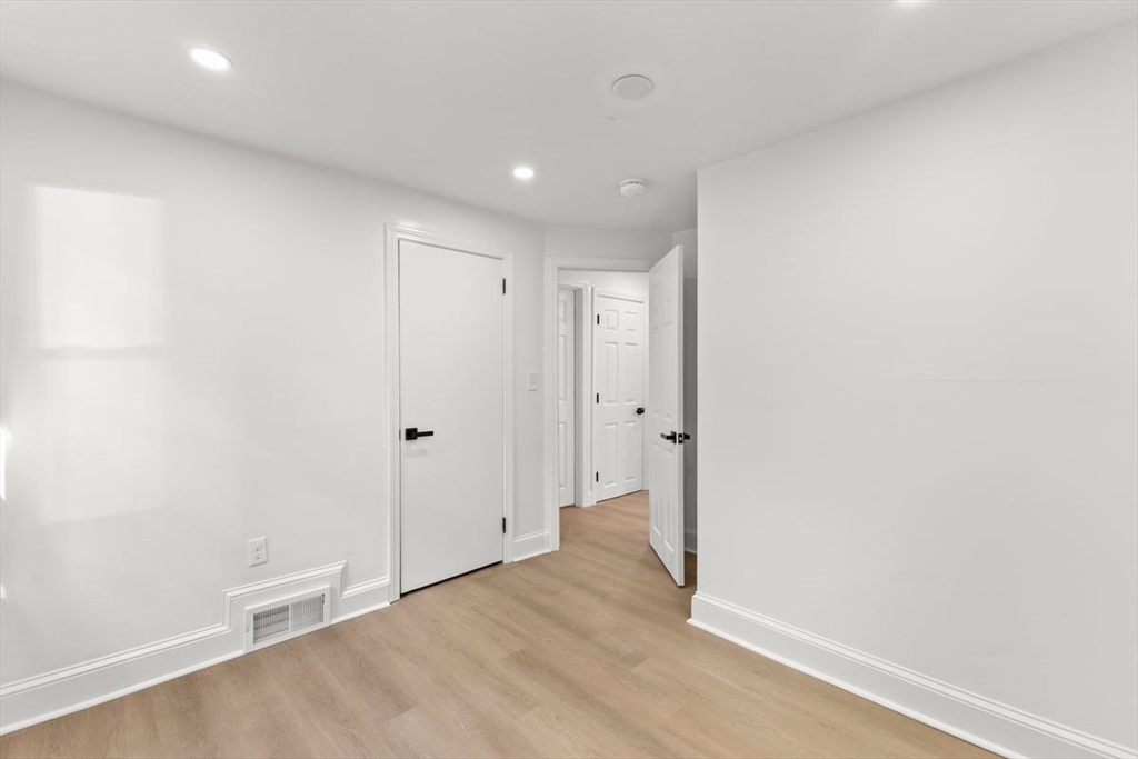 26 Lamb St