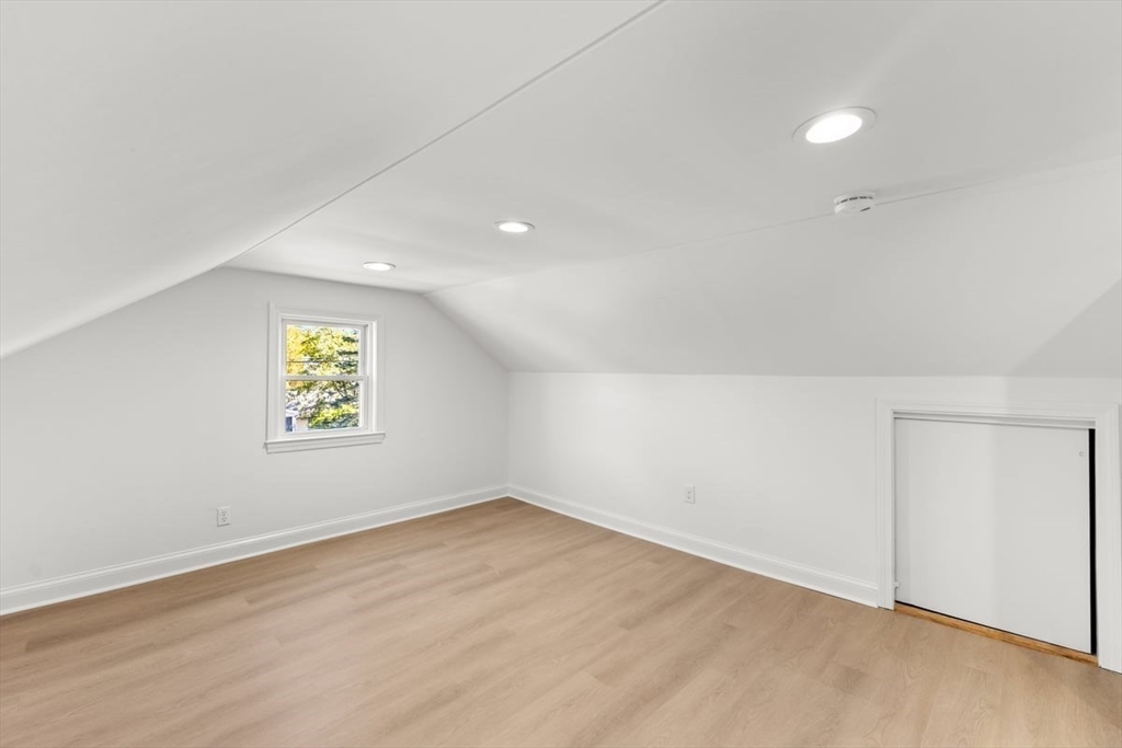 26 Lamb St