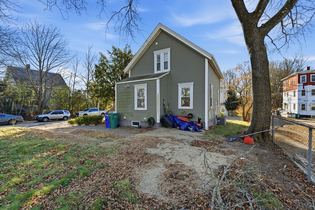 52 Carpenter Street