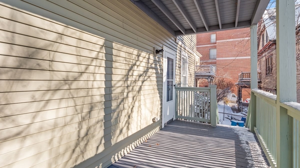 32 Robinson St # 1