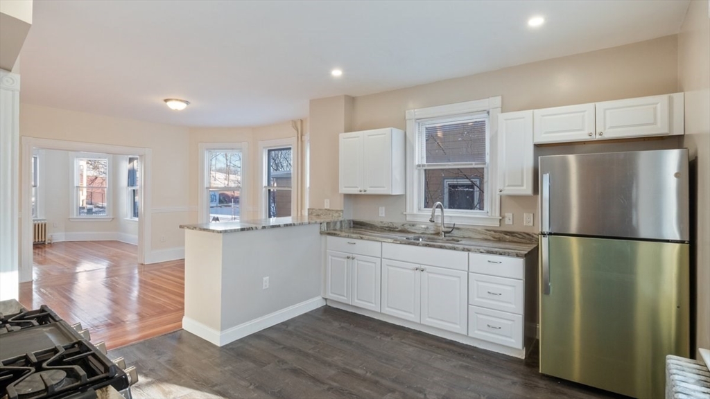 32 Robinson St # 1