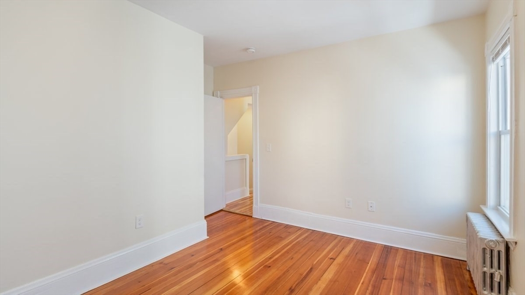 32 Robinson St # 1