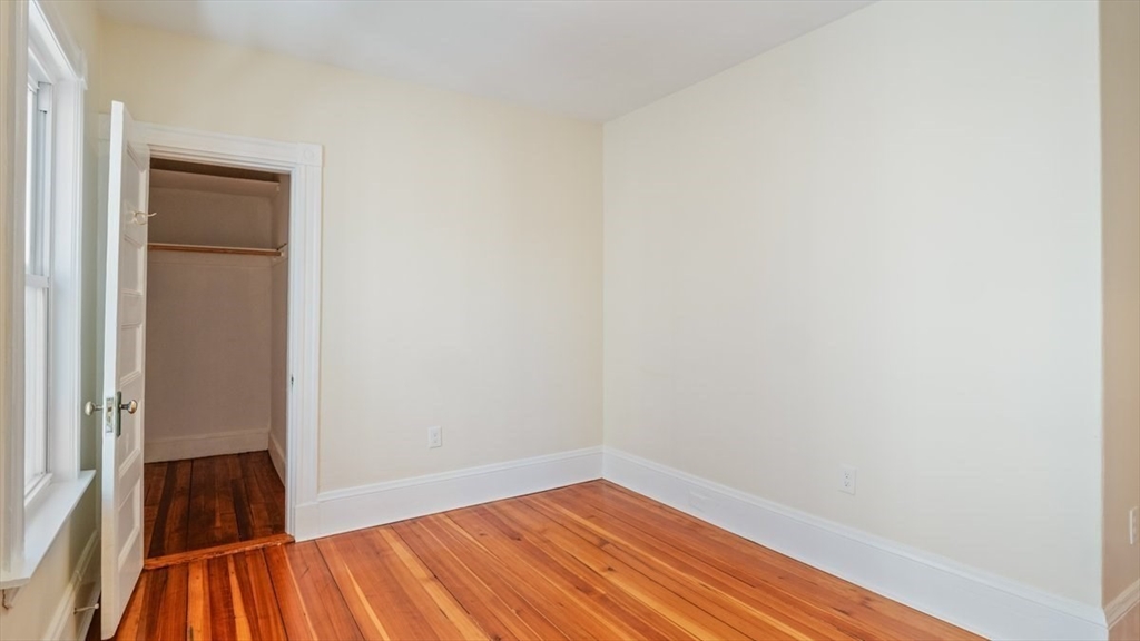 32 Robinson St # 1