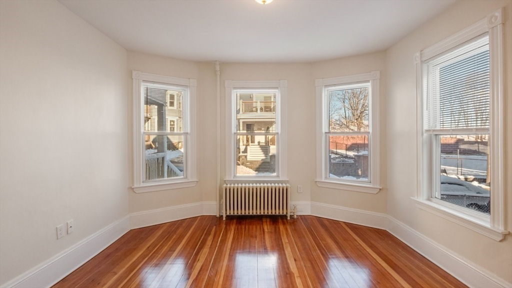 32 Robinson St # 1