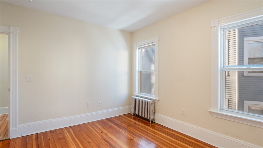32 Robinson St # 1