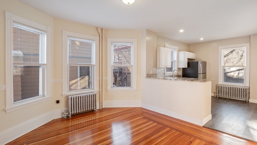 32 Robinson St # 1