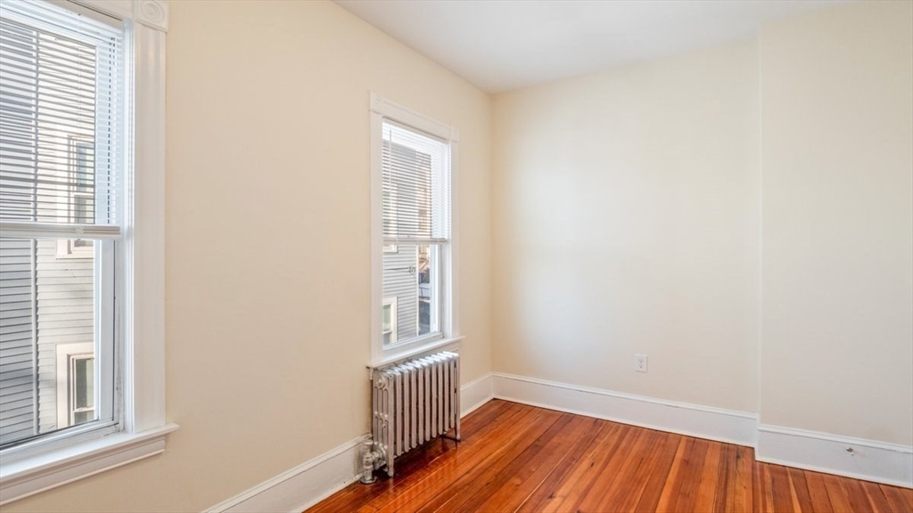 32 Robinson St # 1