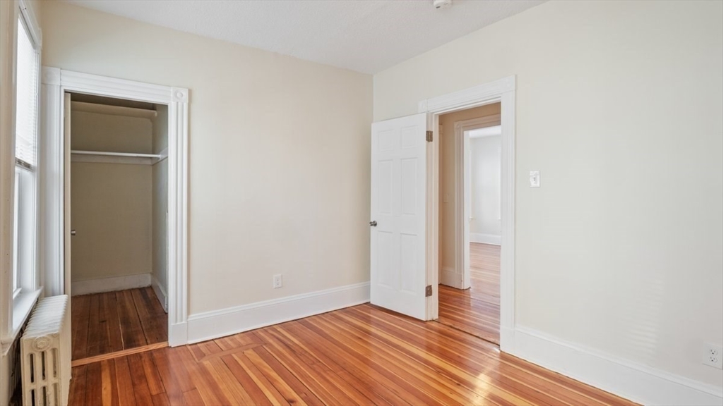 32 Robinson St # 1