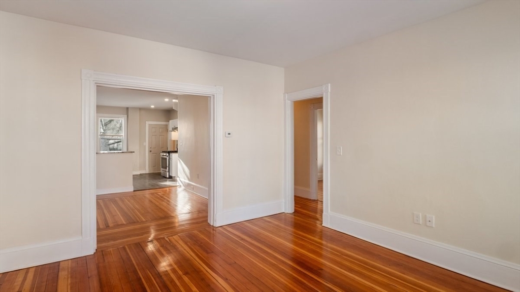 32 Robinson St # 1
