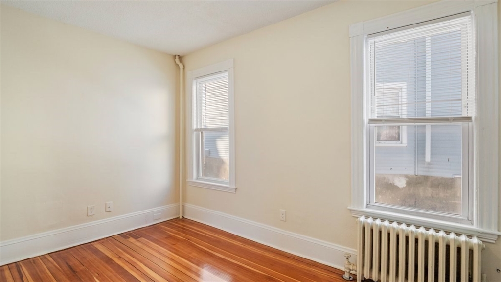 32 Robinson St # 1