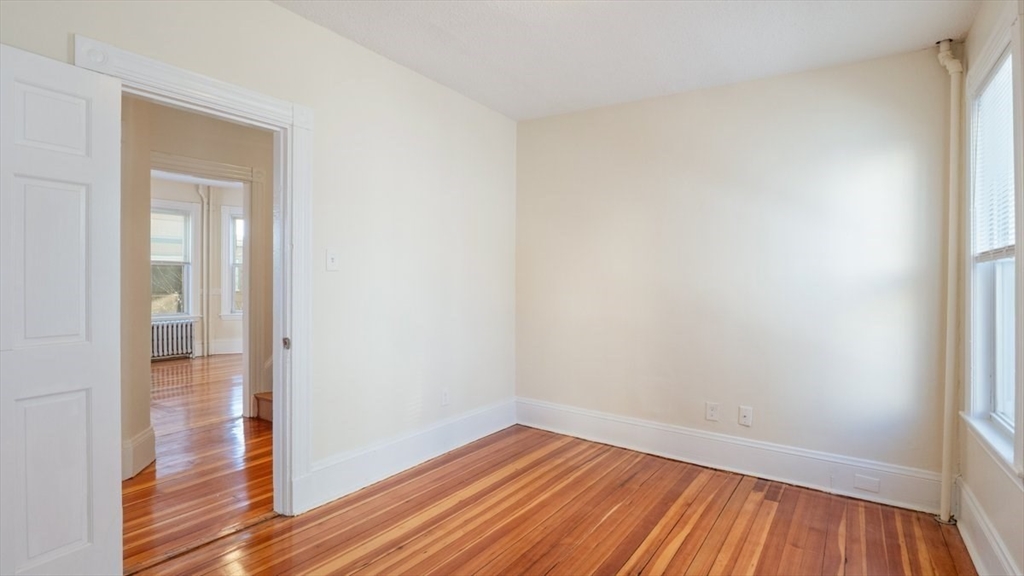 32 Robinson St # 1