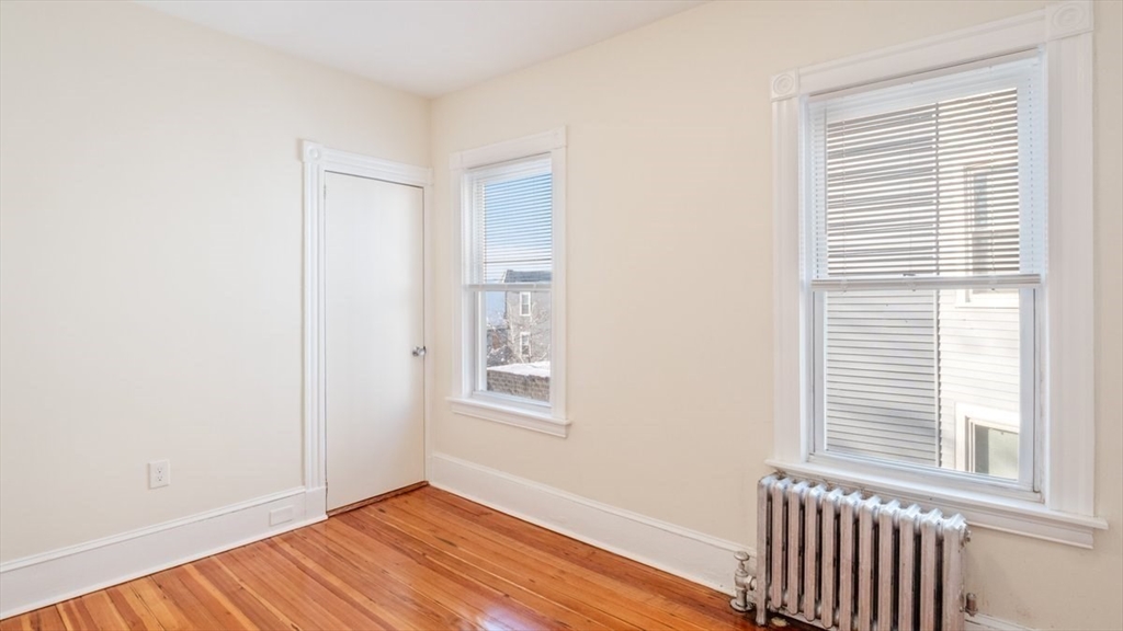 32 Robinson St # 1