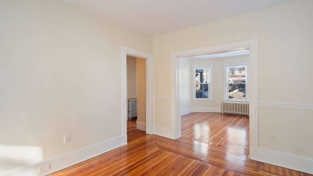 32 Robinson St # 1