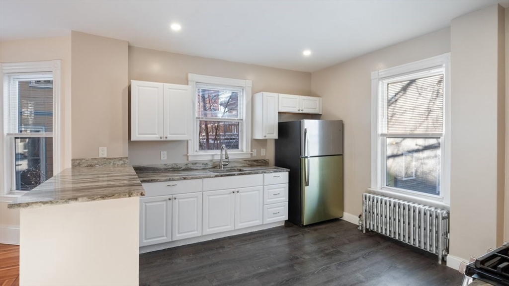 32 Robinson St # 1