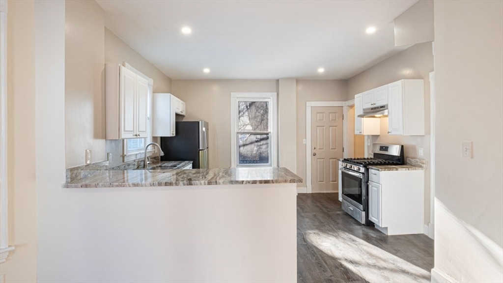 32 Robinson St # 1