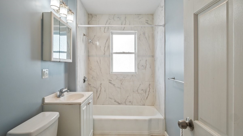 32 Robinson St # 1