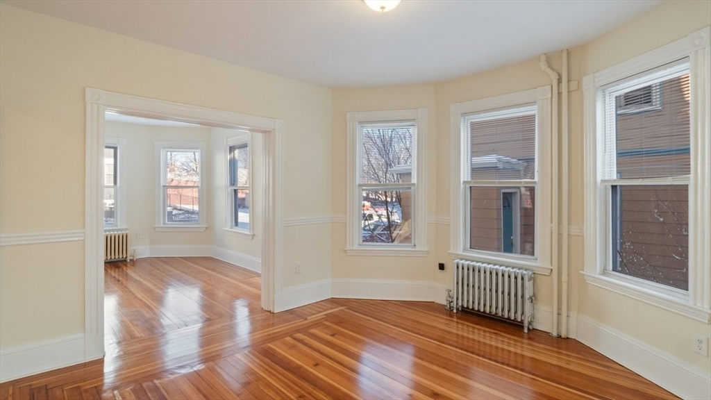 32 Robinson St # 1