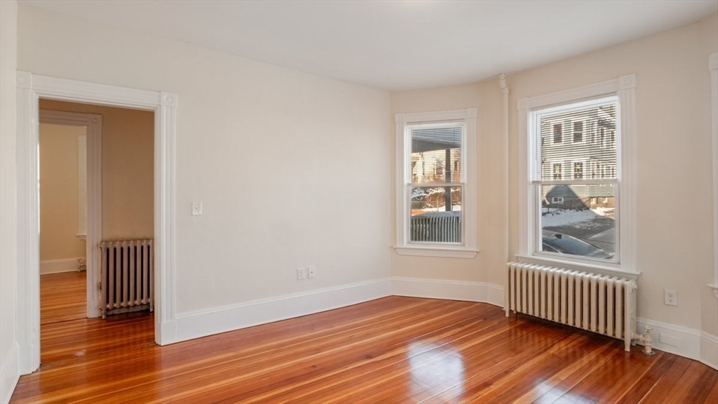 32 Robinson St # 1