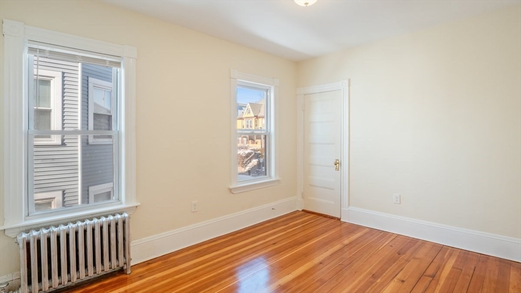 32 Robinson St # 1