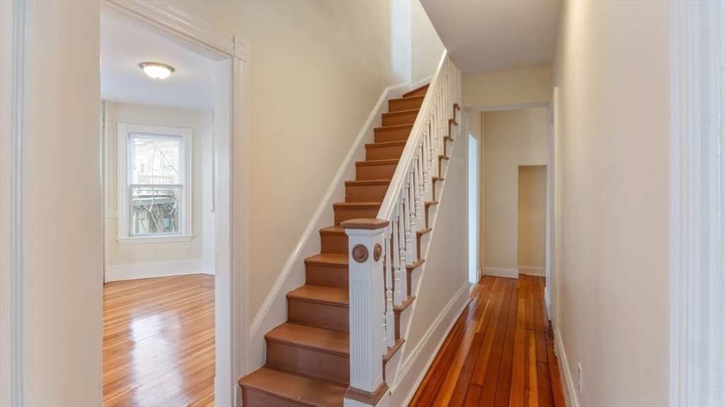 32 Robinson St # 1
