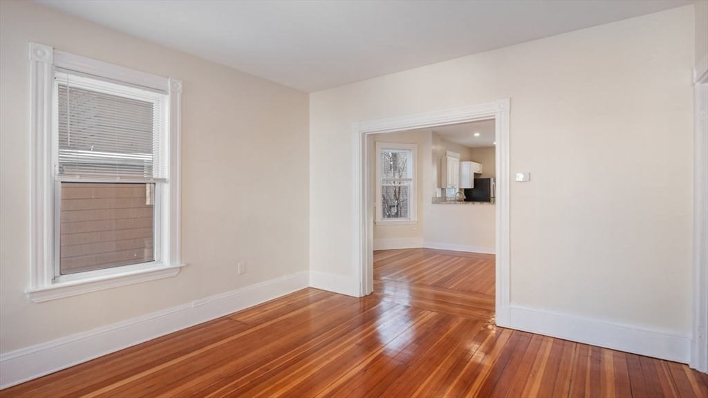 32 Robinson St # 1
