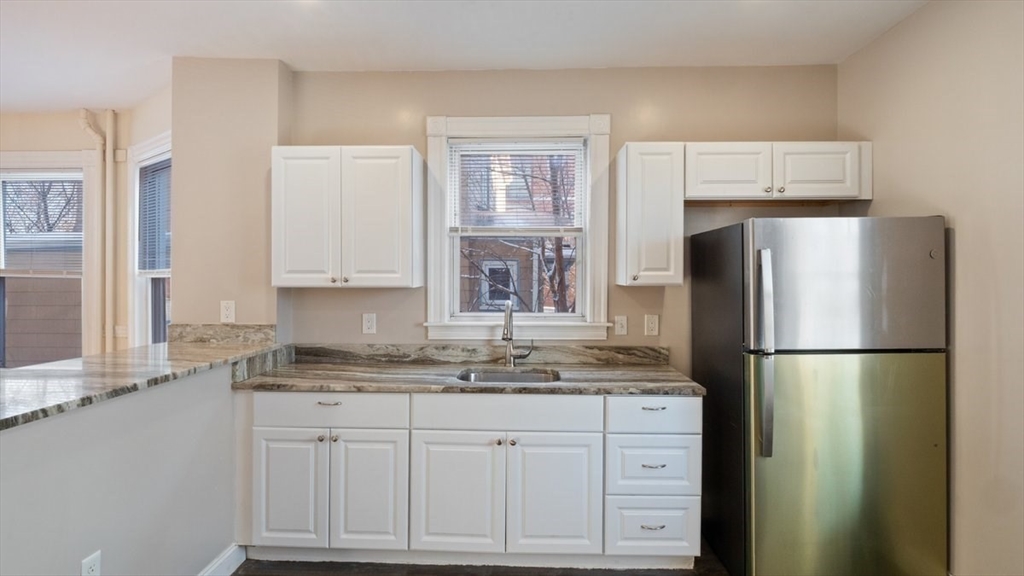 32 Robinson St # 1