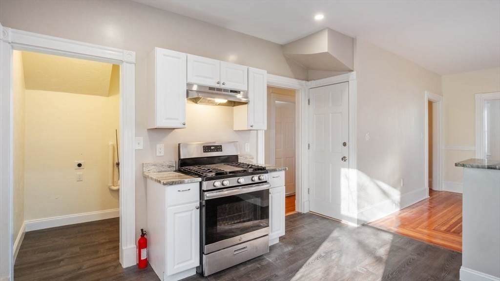 32 Robinson St # 1