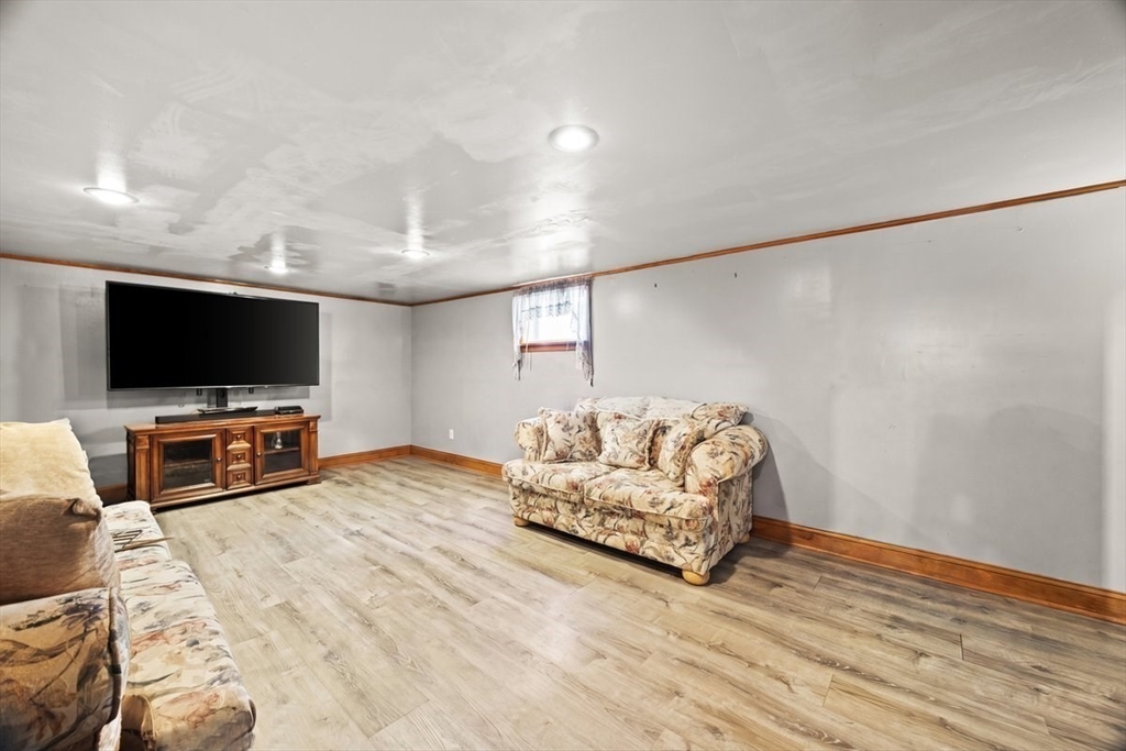 7 Hopewell Rd