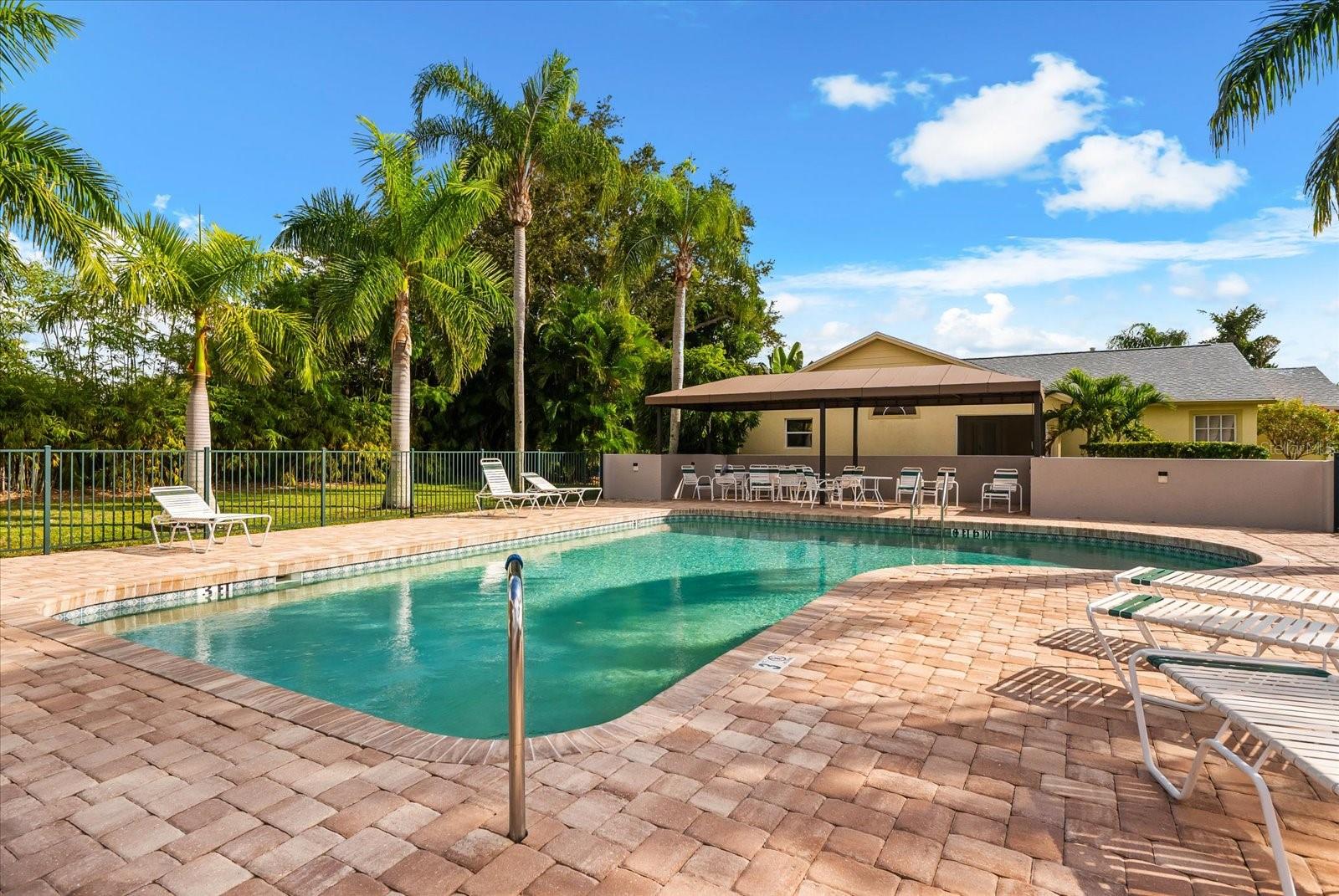 4497 EDINBRIDGE CIR #19