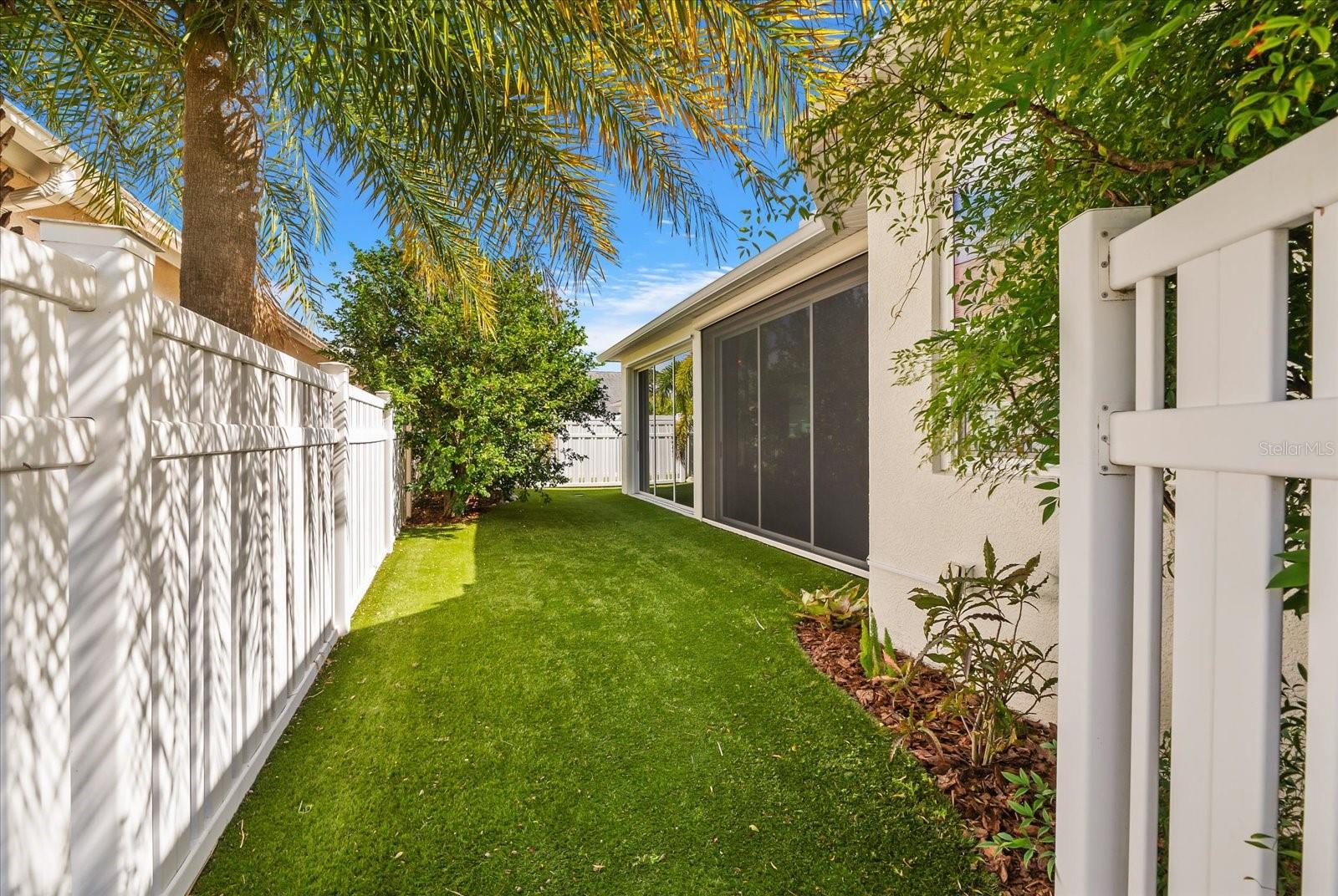 4497 EDINBRIDGE CIR #19