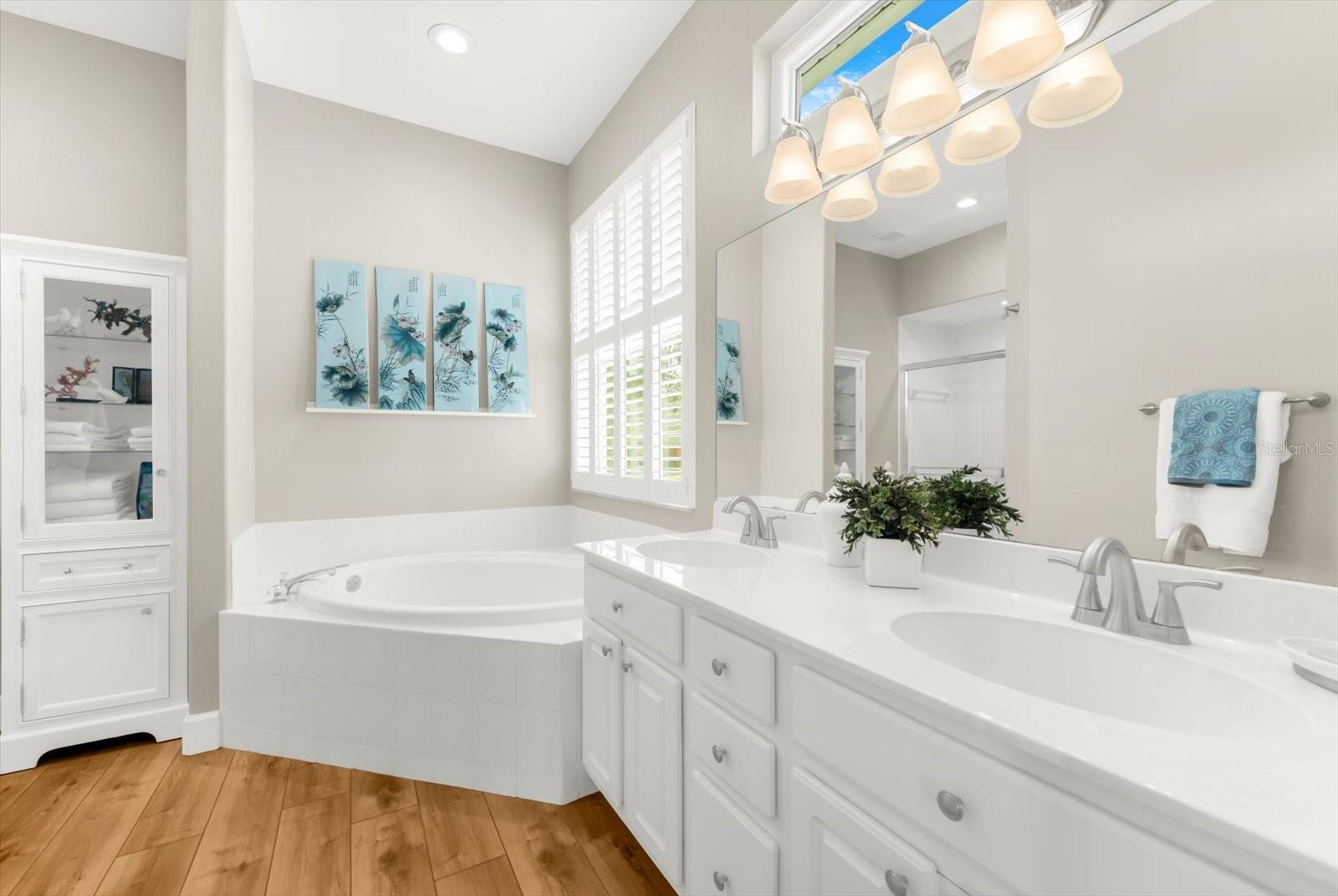 4497 EDINBRIDGE CIR #19