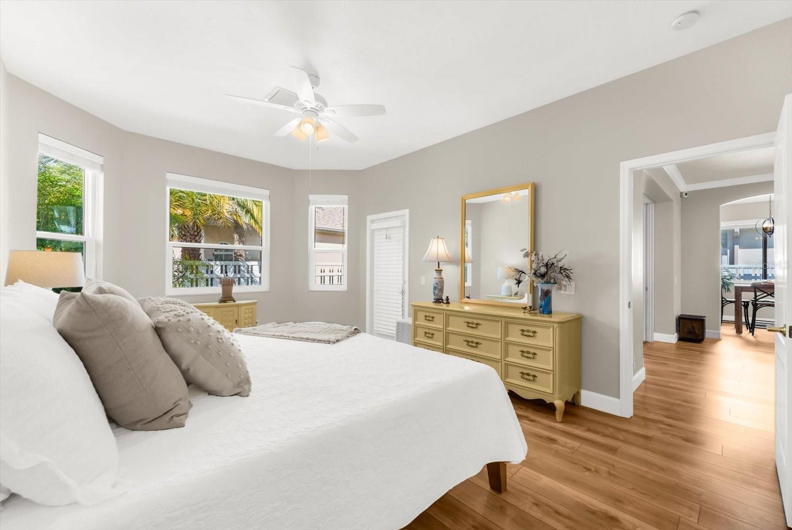 4497 EDINBRIDGE CIR #19