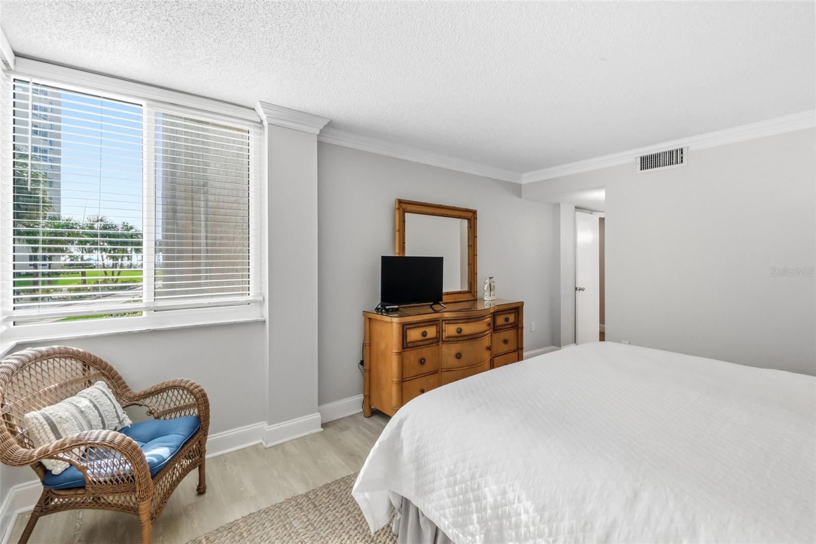 5916 MIDNIGHT PASS RD #W102