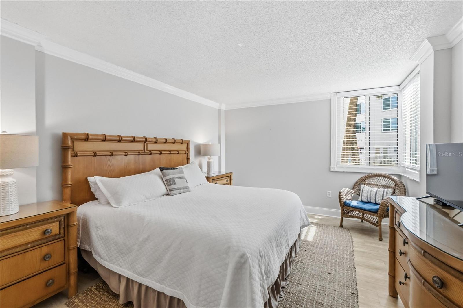 5916 MIDNIGHT PASS RD #W102