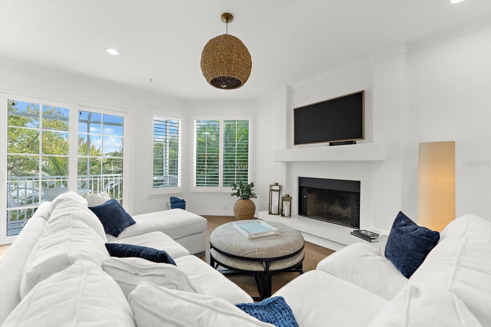 3941 HAMILTON CLUB CIR #9