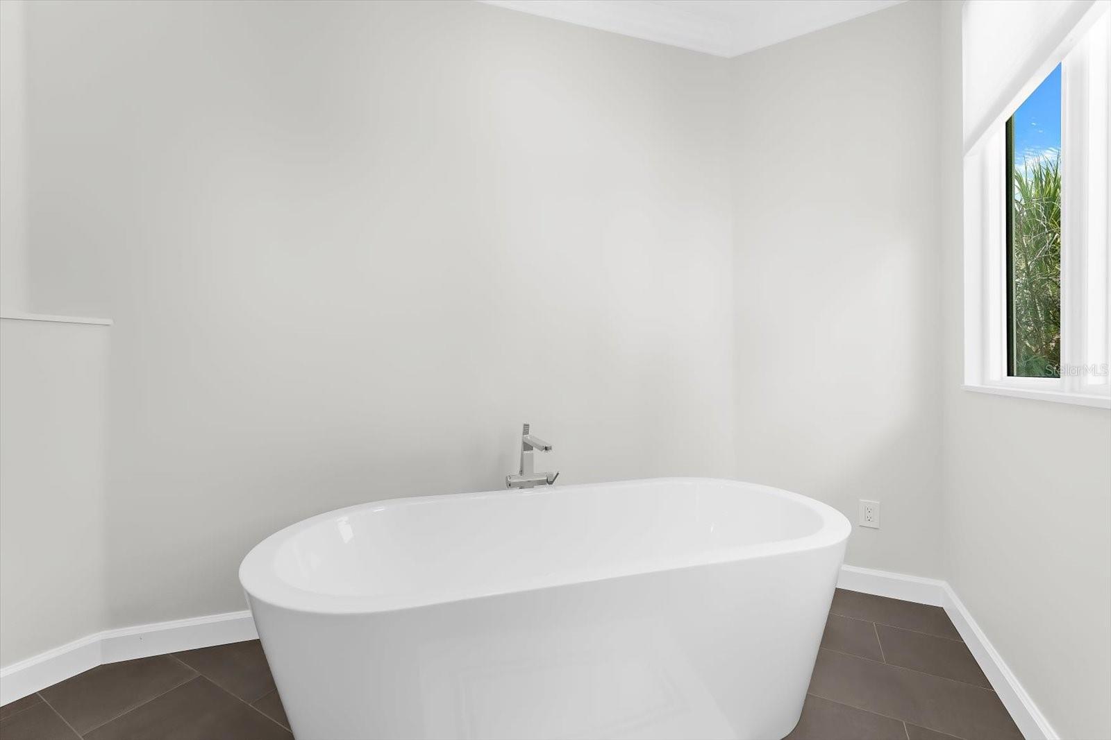 3941 HAMILTON CLUB CIR #9